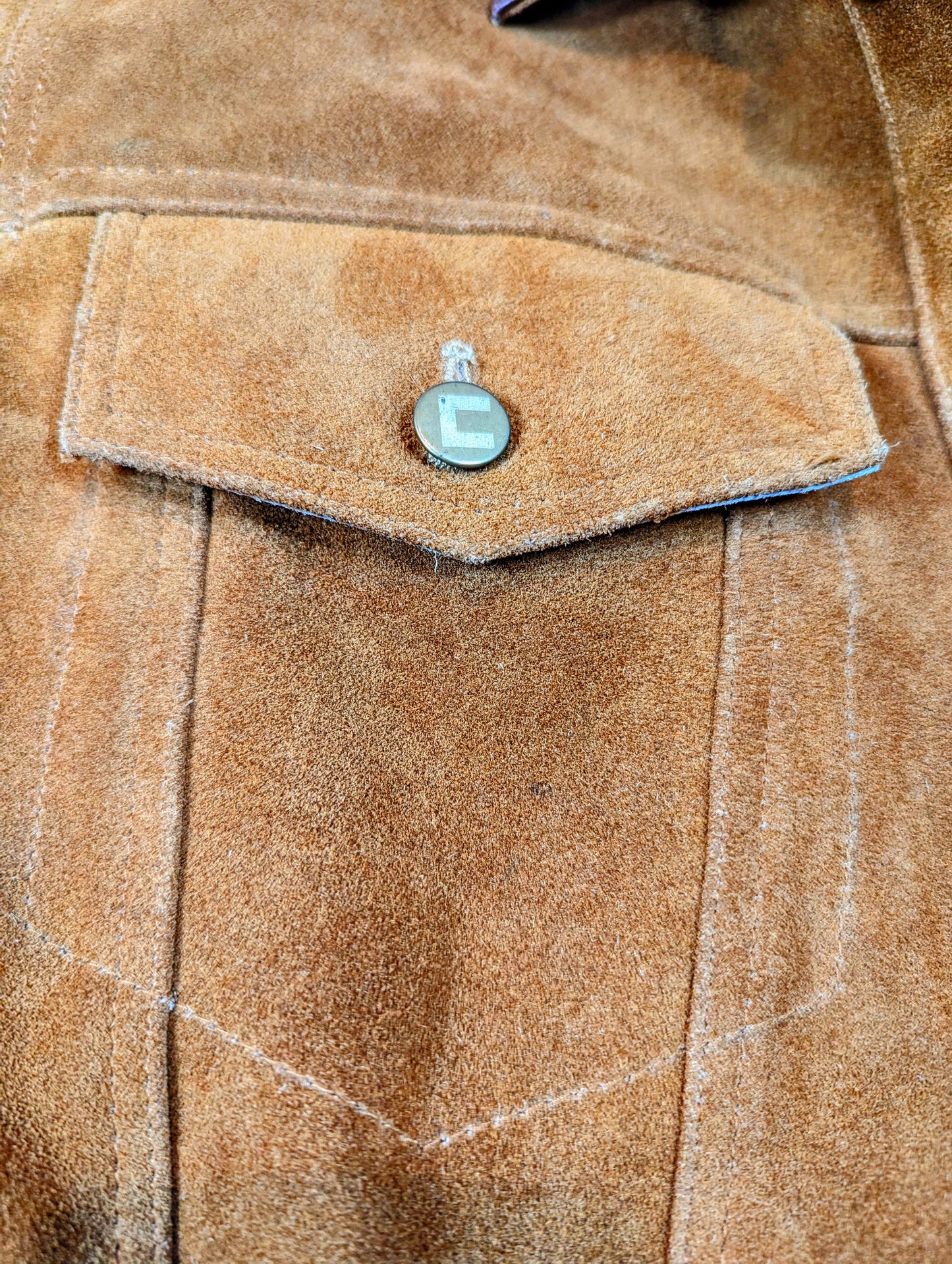 COW SUEDE LEATHER TRUCKER JACKET IN TAN