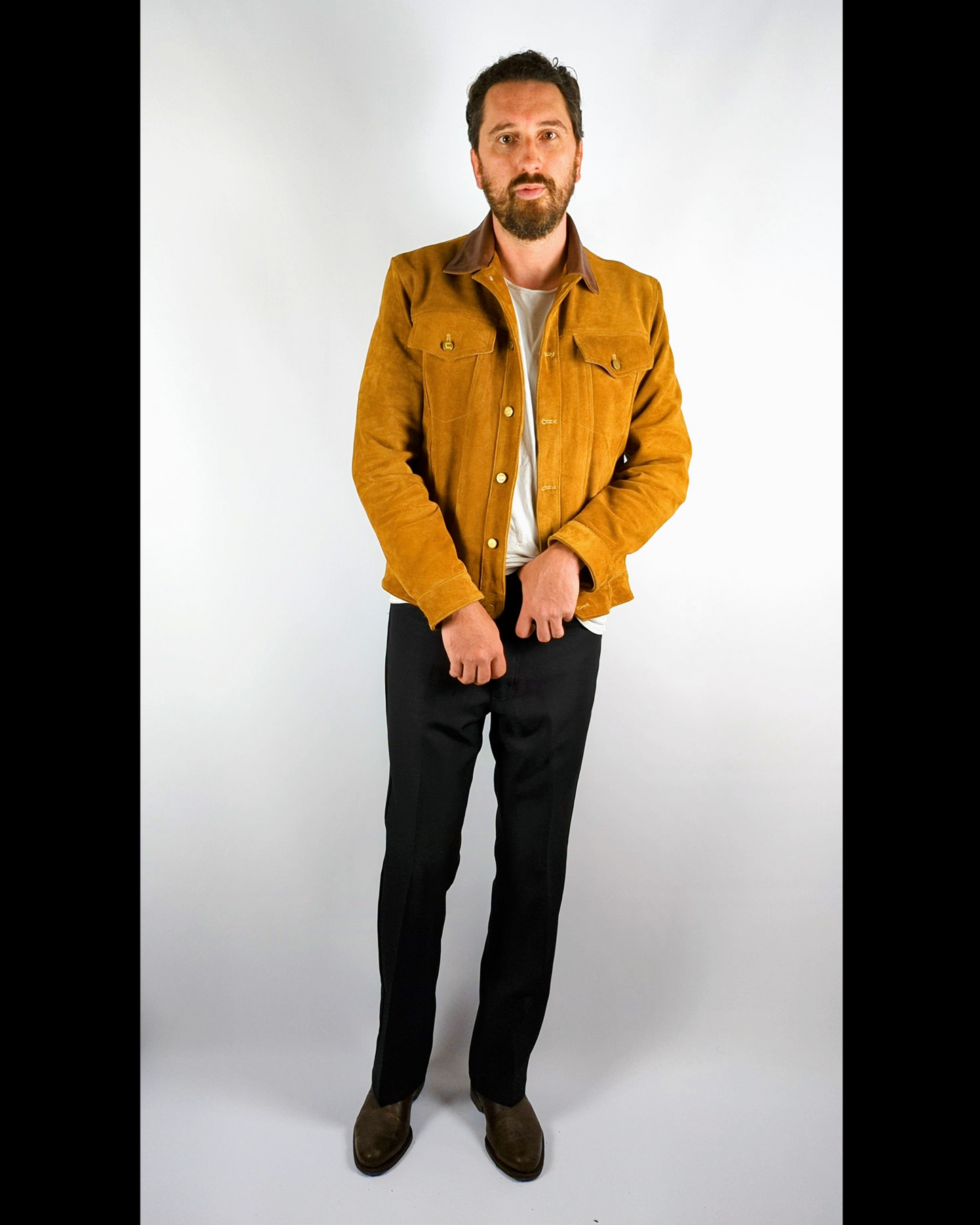 COW SUEDE LEATHER TRUCKER JACKET IN TAN